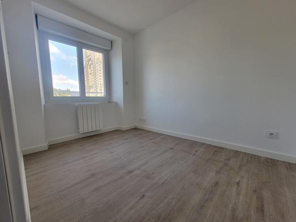 Immeuble plein centre ville de Nozay