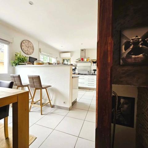 Maison rénovée 4 chambres avec terrasse (vue sur jardin) – Aiguillon