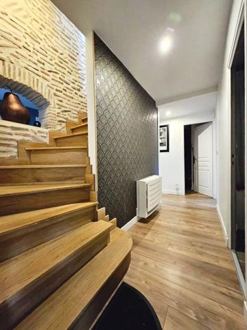 Maison rénovée 4 chambres avec terrasse (vue sur jardin) – Aiguillon