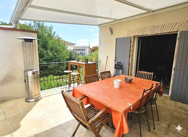 Maison rénovée 4 chambres avec terrasse (vue sur jardin) – Aiguillon