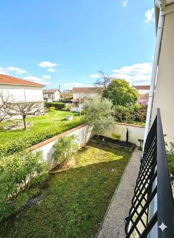 Maison rénovée 4 chambres avec terrasse (vue sur jardin) – Aiguillon