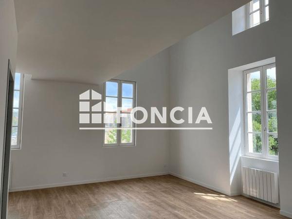 Location Appartement 3 pièces 68.7 m² - RUE DU PORT Rochefort 17300