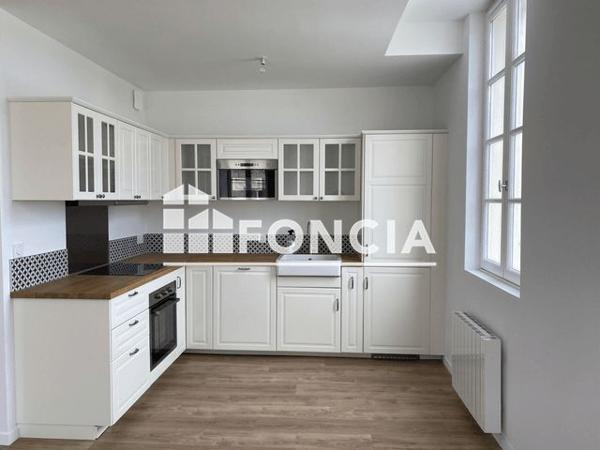 Location Appartement 3 pièces 68.7 m² - RUE DU PORT Rochefort 17300