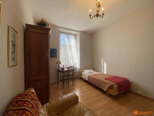 MAISON CENTRE VILLE - SAINT JEAN D'ANGELY