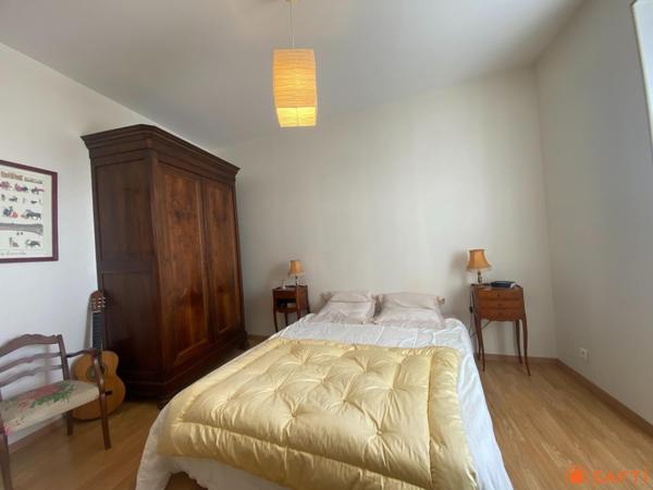 MAISON CENTRE VILLE - SAINT JEAN D'ANGELY