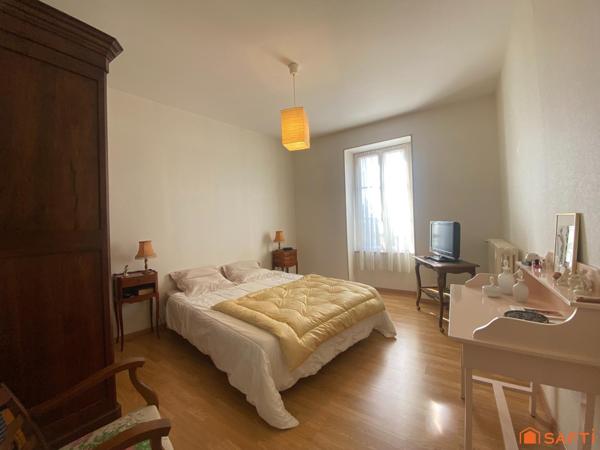 MAISON CENTRE VILLE - SAINT JEAN D'ANGELY