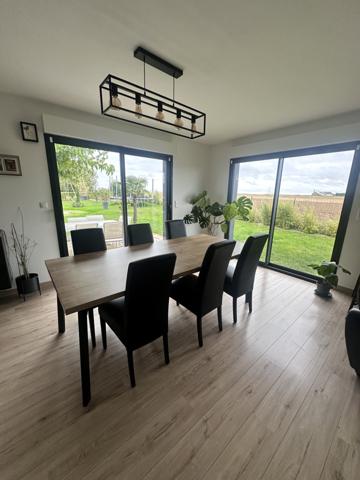 Mézières-en-Santerre (80110) Pavillon de 2020 - 129 m² avec jardin arboré et cloturé, garage et places de stationnement située entre Amiens