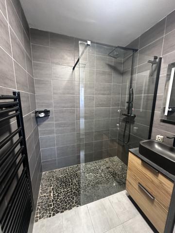 Mézières-en-Santerre (80110) Pavillon de 2020 - 129 m² avec jardin arboré et cloturé, garage et places de stationnement située entre Amiens