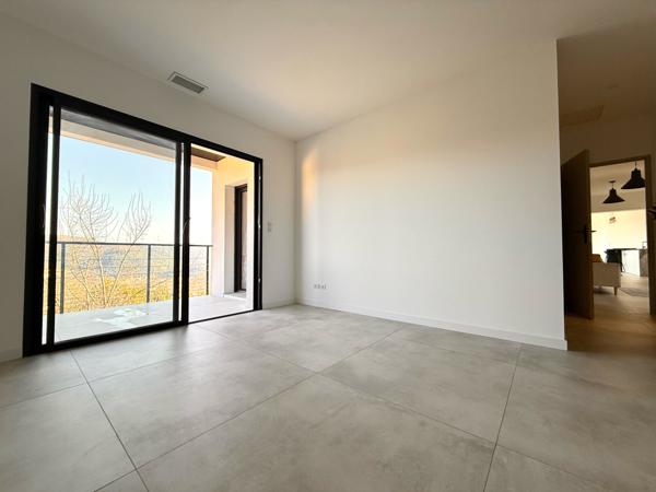Lodève (34700) Villa contemporaine 215 m² habitables – Vue dominante – Classe énergétique A