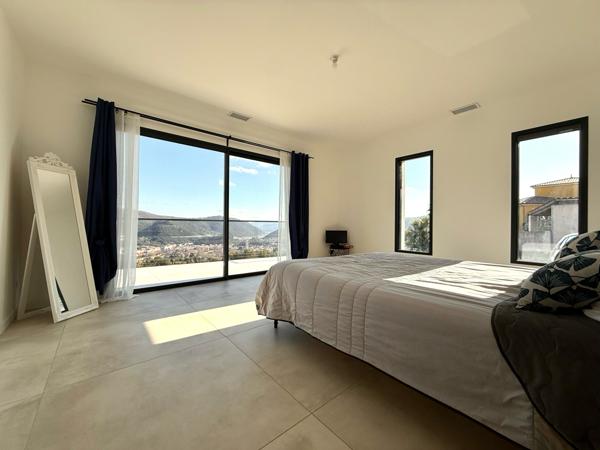 Lodève (34700) Villa contemporaine 215 m² habitables – Vue dominante – Classe énergétique A