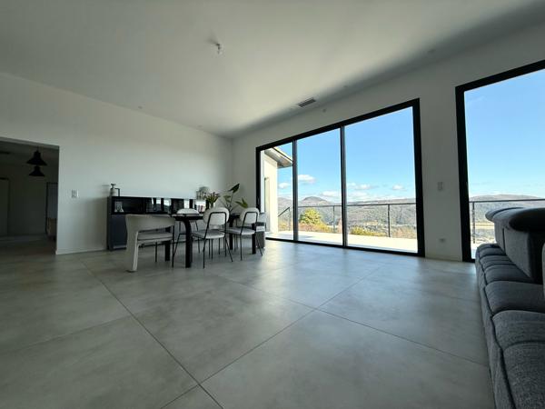 Lodève (34700) Villa contemporaine 215 m² habitables – Vue dominante – Classe énergétique A