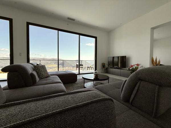 Lodève (34700) Villa contemporaine 215 m² habitables – Vue dominante – Classe énergétique A