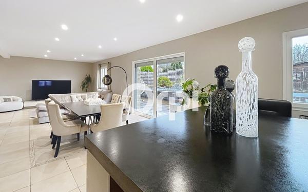 Maison à vendre    5 pièces • 159 m2 Saint-Pantaléon-de-Larche