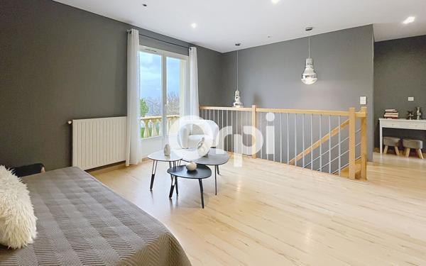 Maison à vendre    5 pièces • 159 m2 Saint-Pantaléon-de-Larche