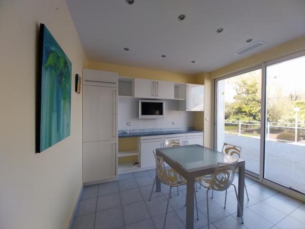 Maison  7 pièce(s)  4 chambre(s)  284 m²