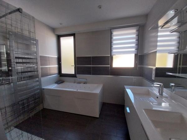 Maison  7 pièce(s)  4 chambre(s)  284 m²