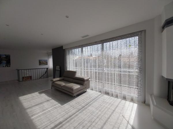 Maison  7 pièce(s)  4 chambre(s)  284 m²