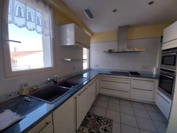 Maison  7 pièce(s)  4 chambre(s)  284 m²