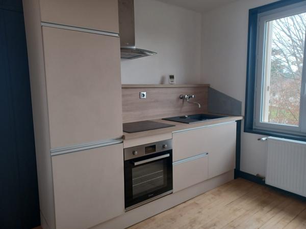 CENTRE VILLE - MAISON + APPARTEMENT EN LOCATION -  4 GARAGES