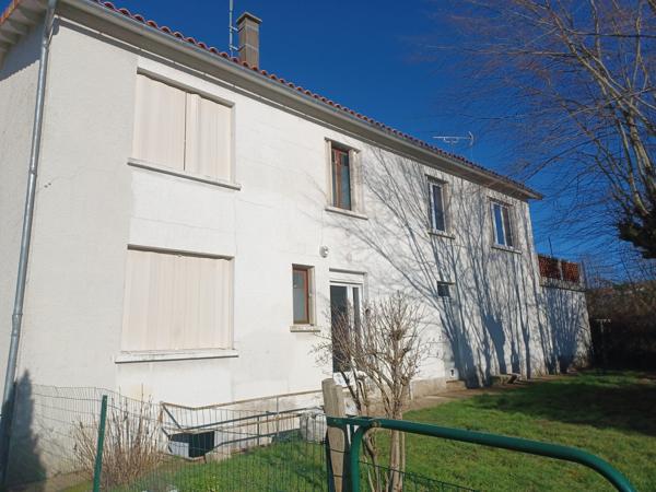 CENTRE VILLE - MAISON + APPARTEMENT EN LOCATION -  4 GARAGES