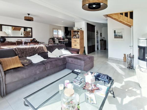 Magny-les-Hameaux (78114) Maison récente, en excellent état, au calme et aménagée avec goût