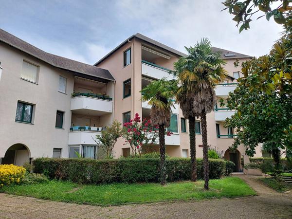 PAU Appartement T3 de 74,97 m² avec balcons, cave, garage et parking