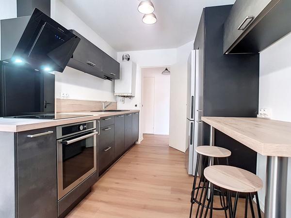 PAU Appartement T3 de 74,97 m² avec balcons, cave, garage et parking