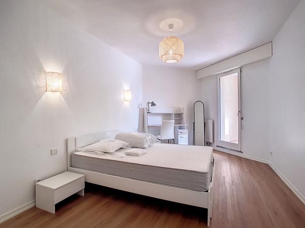 PAU Appartement T3 de 74,97 m² avec balcons, cave, garage et parking