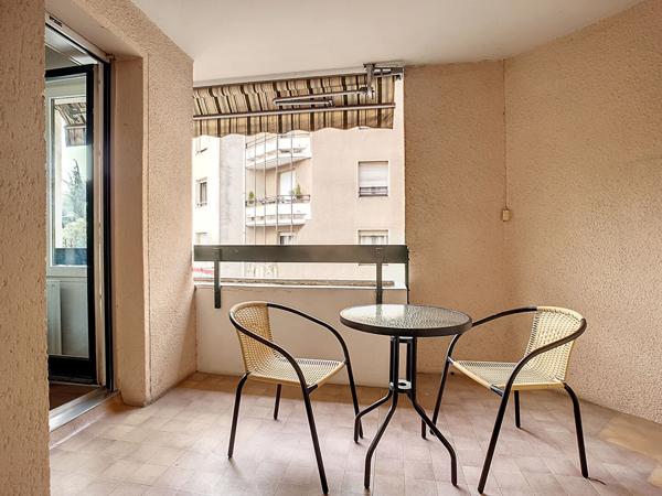 PAU Appartement T3 de 74,97 m² avec balcons, cave, garage et parking