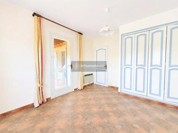 Vente                                                      Villa
                        
                     7 pièces                      135 m2                     à Saint-Raphaël