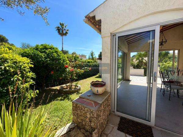 Vente                                                      Villa
                        
                     7 pièces                      135 m2                     à Saint-Raphaël