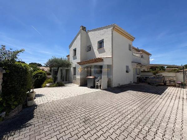 Vente                                                      Villa
                        
                     7 pièces                      135 m2                     à Saint-Raphaël