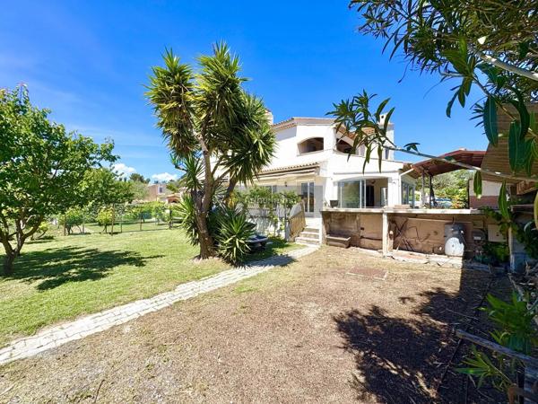 Vente                                                      Villa
                        
                     7 pièces                      135 m2                     à Saint-Raphaël