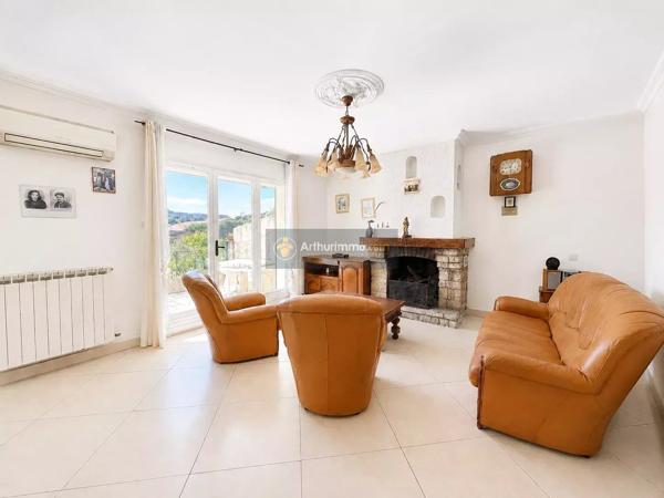 Vente                                                      Villa
                        
                     7 pièces                      135 m2                     à Saint-Raphaël