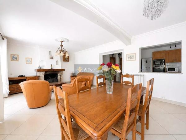 Vente                                                      Villa
                        
                     7 pièces                      135 m2                     à Saint-Raphaël
