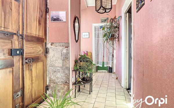 Maison à vendre    6 pièces • 205 m2 Montaigut