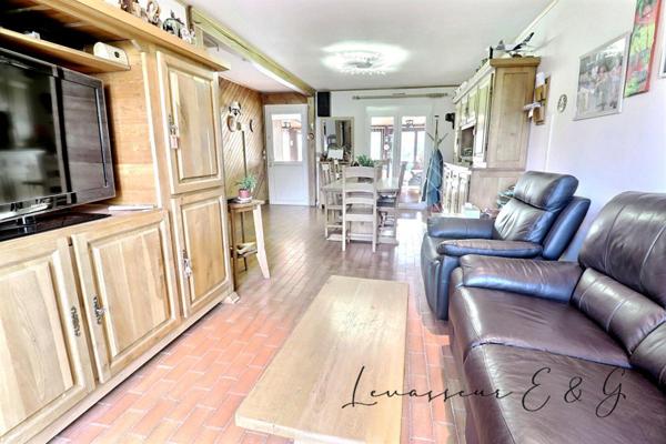 Mouy 60250 - Plain pied 4 chambres avec grande dépendances sur 1630m² de terrain