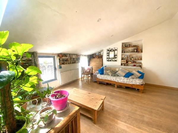 Appartement  atypique, de caractère au cœur même de La Rochelle et à 50 m du port !