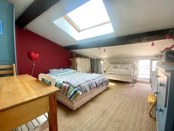 Appartement  atypique, de caractère au cœur même de La Rochelle et à 50 m du port !