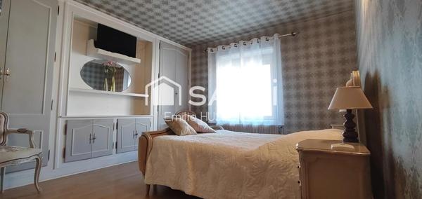 Maison spacieuse avec local commercial