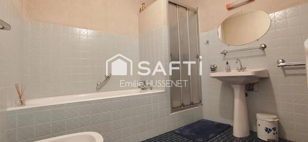 Maison spacieuse avec local commercial