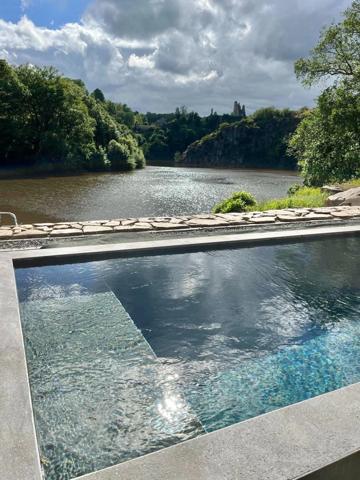 Charmante maison à vendre en bord du lac d'Éguzon, au cœur de la Vallée des Peintres. Crozant (23160)