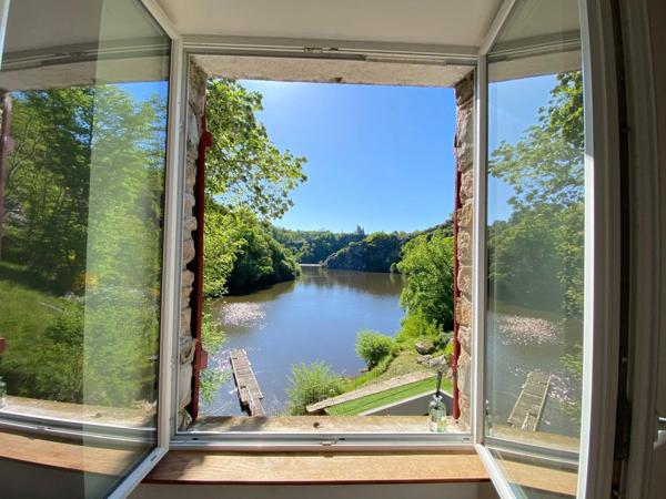 Charmante maison à vendre en bord du lac d'Éguzon, au cœur de la Vallée des Peintres. Crozant (23160)
