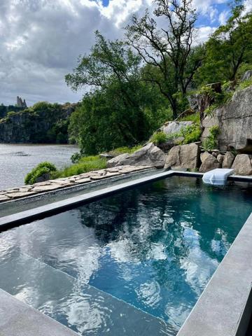 Charmante maison à vendre en bord du lac d'Éguzon, au cœur de la Vallée des Peintres. Crozant (23160)