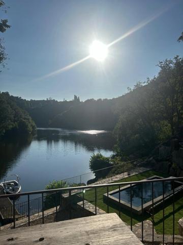 Charmante maison à vendre en bord du lac d'Éguzon, au cœur de la Vallée des Peintres. Crozant (23160)