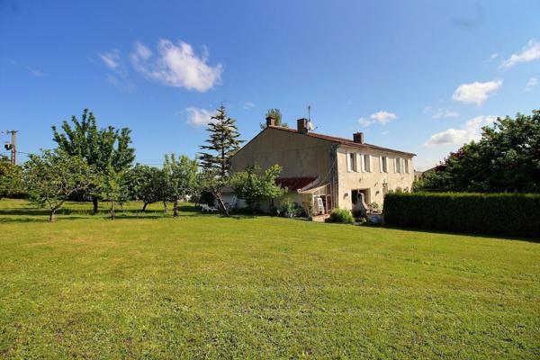 Maison charentaise de caractère aux environs de Cognac