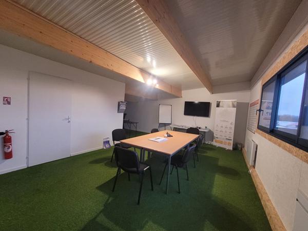 A VENDRE - Bâtiment d'activité 526 m2 Montaigu-Vendée