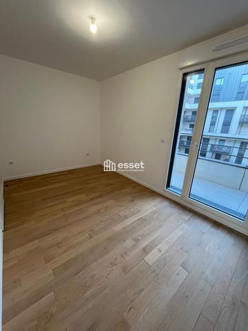 Location Appartement 4 pièces 95.49 m² - Courbevoie 92400