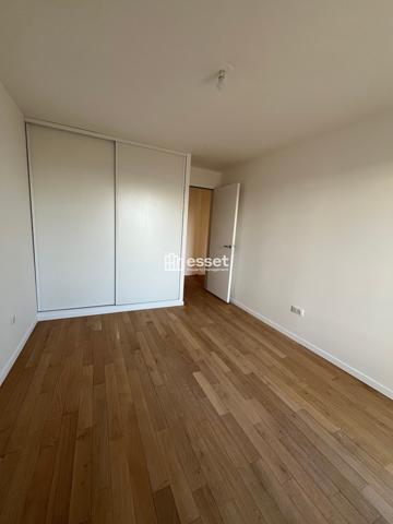 Location Appartement 4 pièces 95.49 m² - Courbevoie 92400