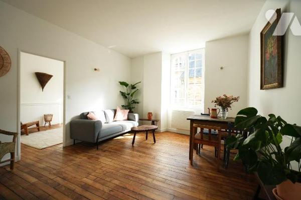 Appartement à Vendre à Vitré (35500) en Ille-et-Vilaine (35)

Bel appartement d'une superfici...